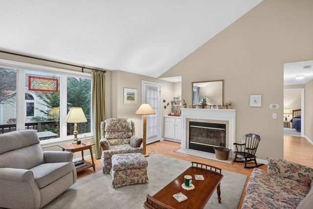 18 Windward St 18, Mashpee, MA 02649