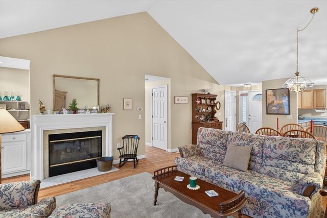 18 Windward St 18, Mashpee, MA 02649