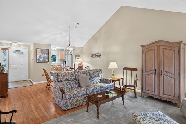 18 Windward St 18, Mashpee, MA 02649