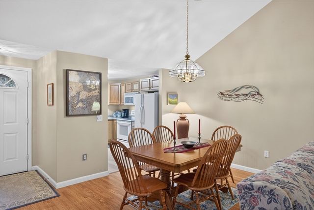 18 Windward St 18, Mashpee, MA 02649