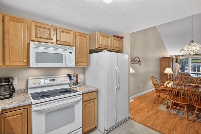 18 Windward St 18, Mashpee, MA 02649