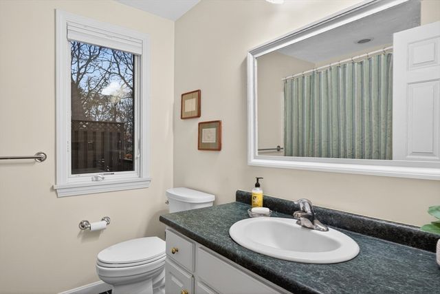 18 Windward St 18, Mashpee, MA 02649