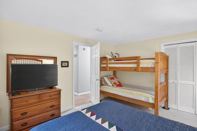 18 Windward St 18, Mashpee, MA 02649