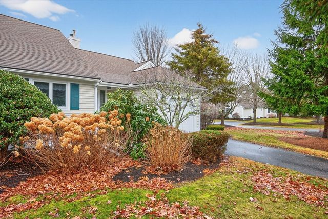 18 Windward St 18, Mashpee, MA 02649