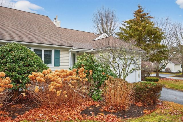 18 Windward St 18, Mashpee, MA 02649