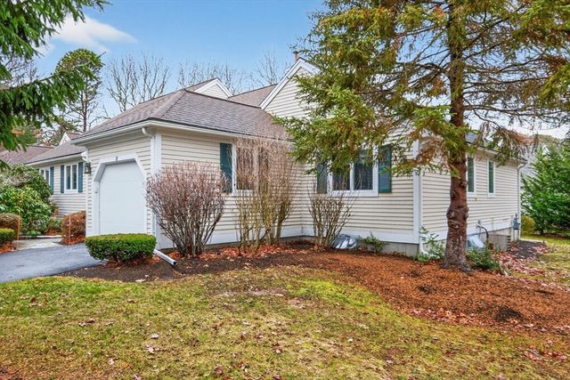 18 Windward St 18, Mashpee, MA 02649