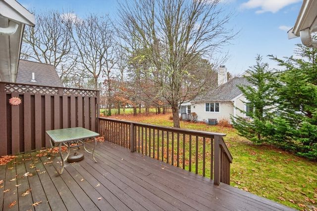 18 Windward St 18, Mashpee, MA 02649