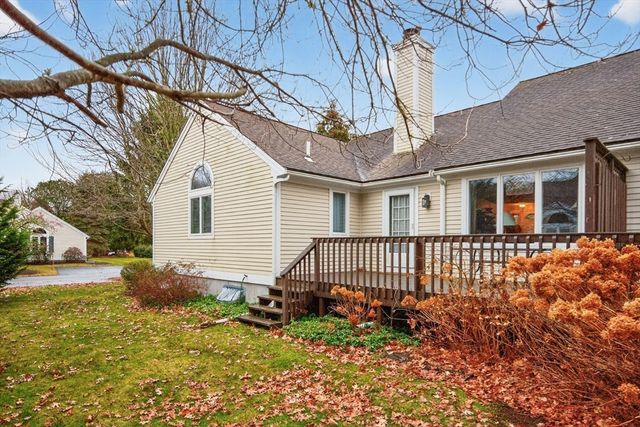 18 Windward St 18, Mashpee, MA 02649