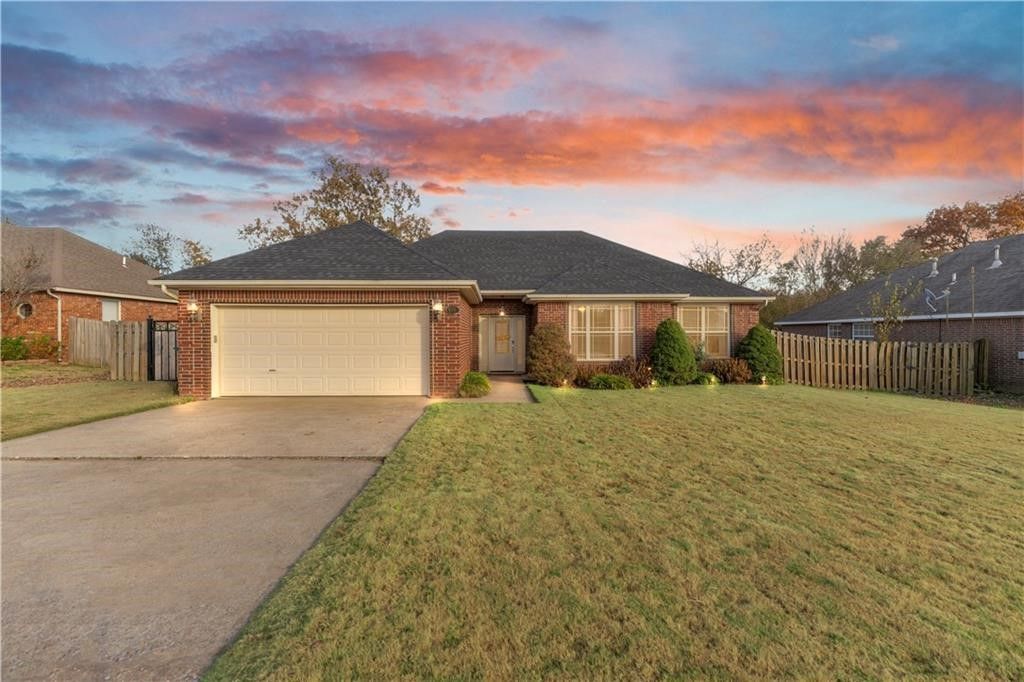 680 Reisling Street, Centerton, AR 72719