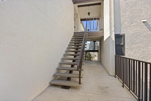 21117 Gary Dr 105, Hayward, CA 94546