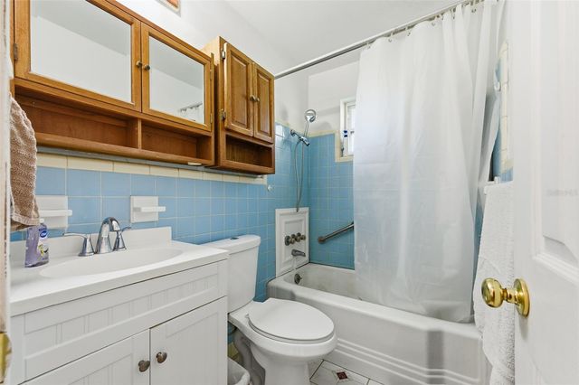 202 SE 49TH DRIVE, Gainesville, FL 32641