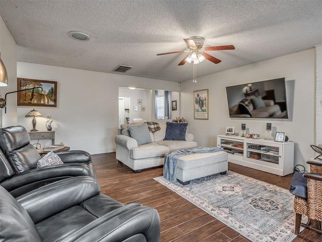 833 SE 9th Street, Moore, OK 73160