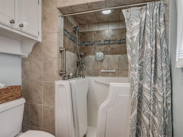 833 SE 9th Street, Moore, OK 73160