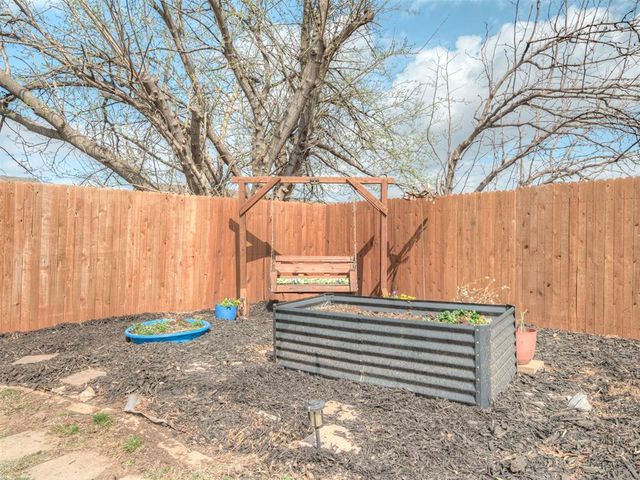 833 SE 9th Street, Moore, OK 73160