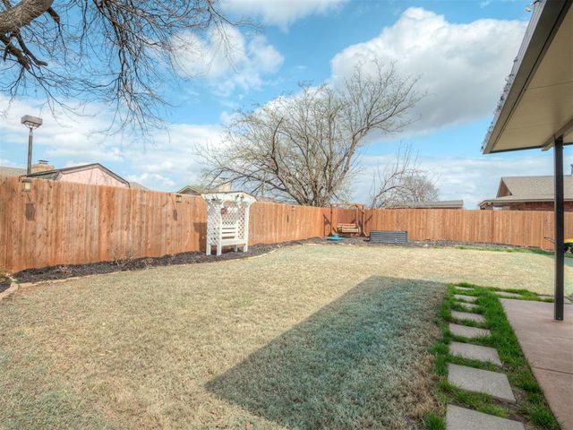 833 SE 9th Street, Moore, OK 73160