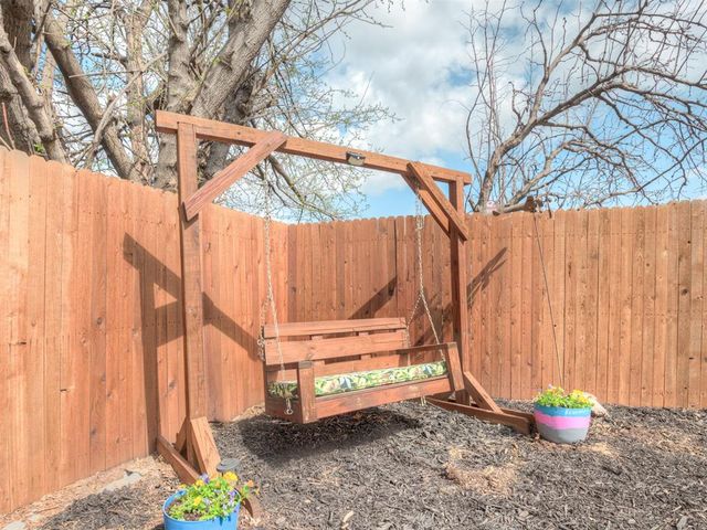 833 SE 9th Street, Moore, OK 73160