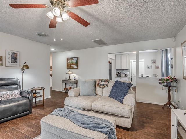 833 SE 9th Street, Moore, OK 73160