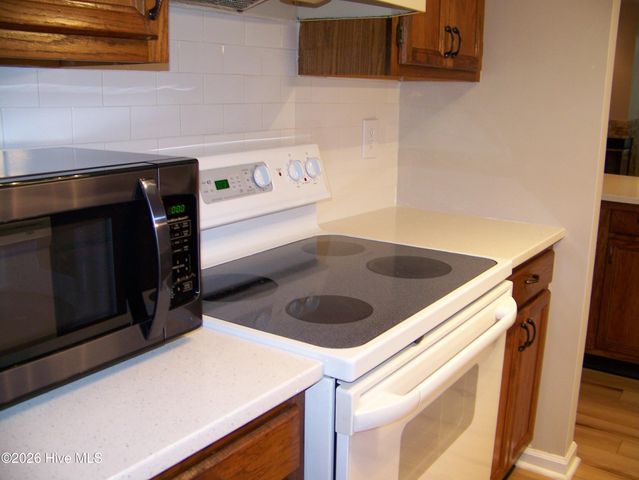 702 Cedarwood Village, Morehead City, NC 28557