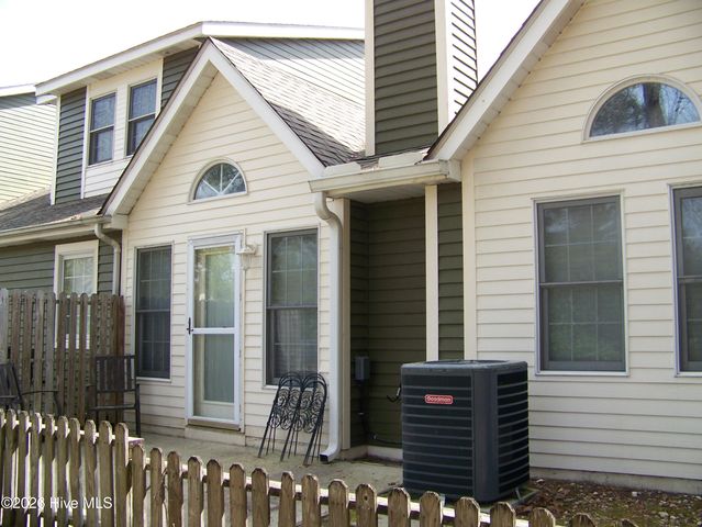 702 Cedarwood Village, Morehead City, NC 28557