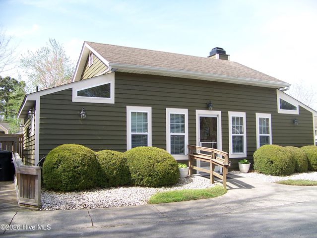 702 Cedarwood Village, Morehead City, NC 28557