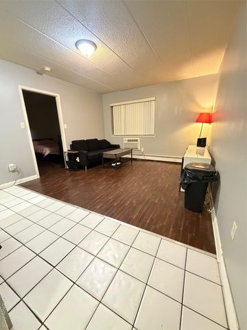 43-04 158th Street 3E, Flushing, NY 11358