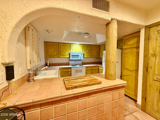 4303 E CACTUS Road 110, Phoenix, AZ 85032