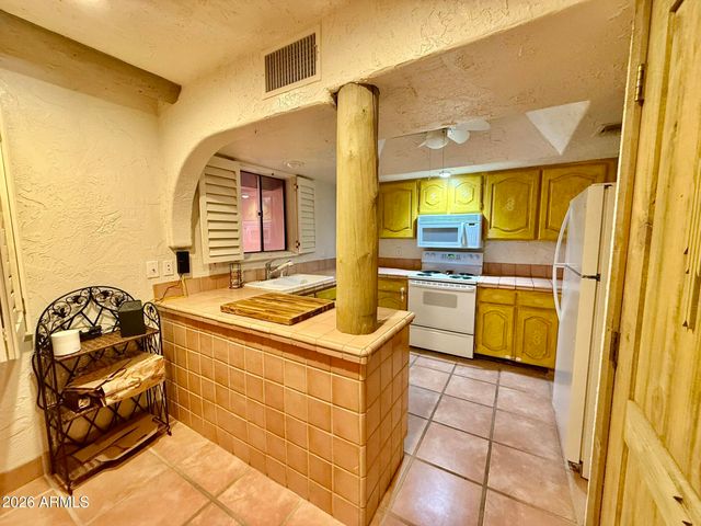 4303 E CACTUS Road 110, Phoenix, AZ 85032
