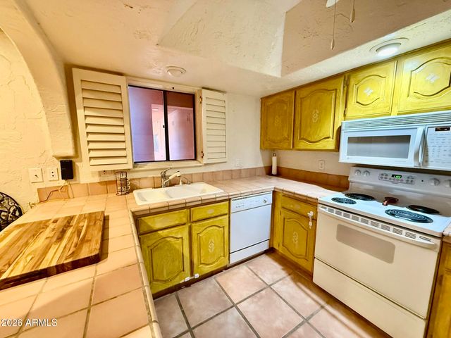 4303 E CACTUS Road 110, Phoenix, AZ 85032