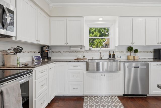 207 Briar Ridge Drive, Bellville, TX 77418