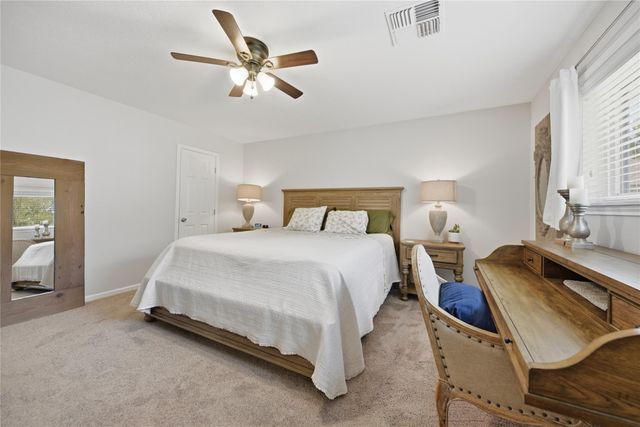 207 Briar Ridge Drive, Bellville, TX 77418