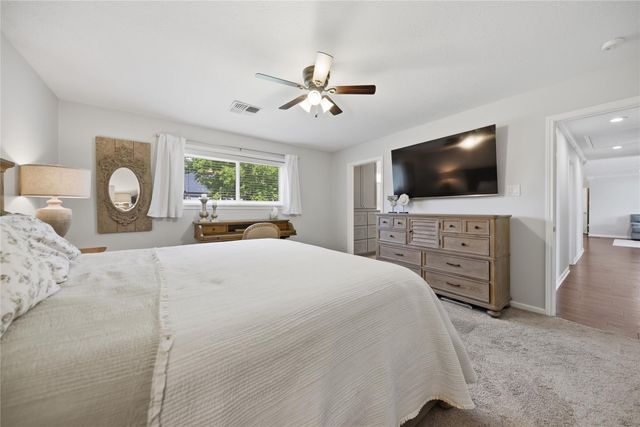 207 Briar Ridge Drive, Bellville, TX 77418