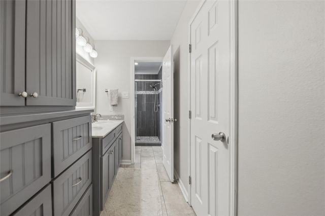 207 Briar Ridge Drive, Bellville, TX 77418