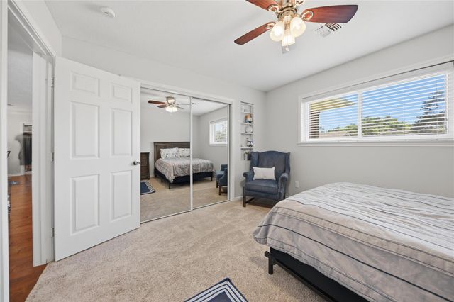 207 Briar Ridge Drive, Bellville, TX 77418