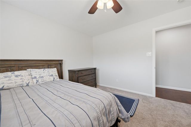 207 Briar Ridge Drive, Bellville, TX 77418