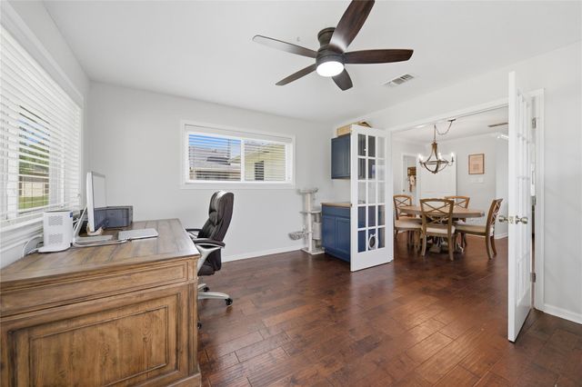 207 Briar Ridge Drive, Bellville, TX 77418