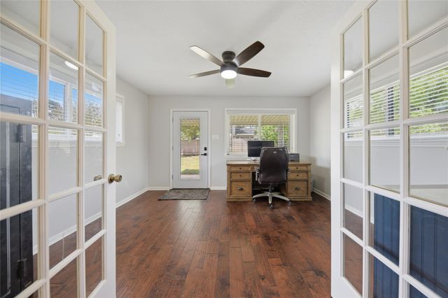 207 Briar Ridge Drive, Bellville, TX 77418