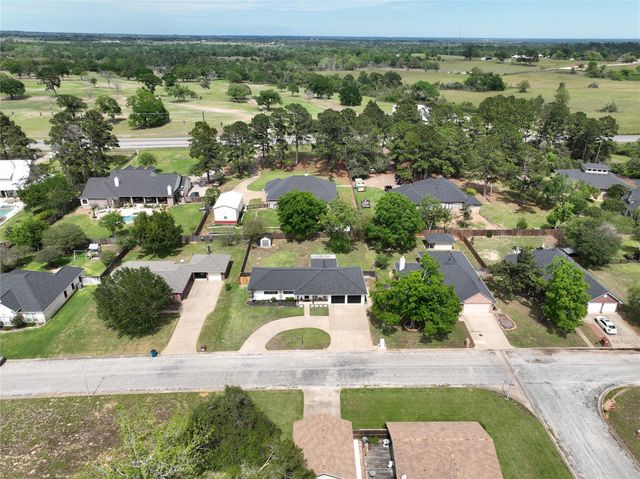 207 Briar Ridge Drive, Bellville, TX 77418