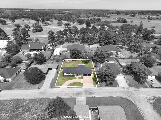 207 Briar Ridge Drive, Bellville, TX 77418