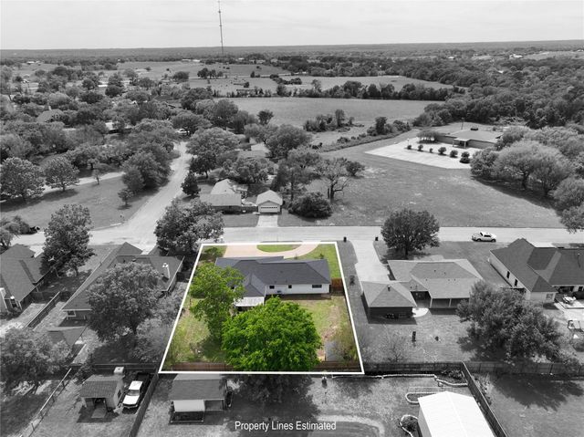 207 Briar Ridge Drive, Bellville, TX 77418