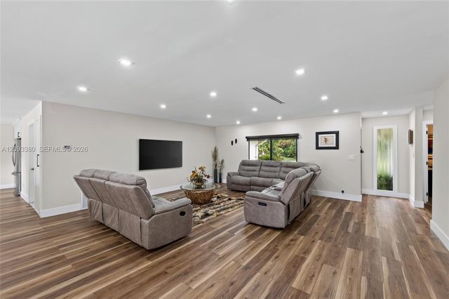 14390 SW 24th Street, Davie, FL 33325