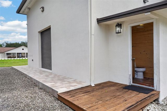 14390 SW 24th Street, Davie, FL 33325