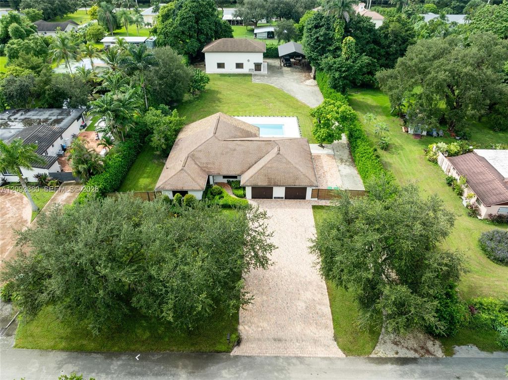 14390 SW 24th Street, Davie, FL 33325