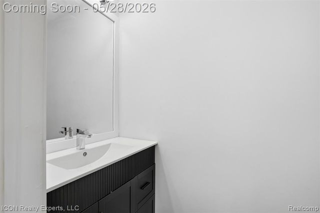 1028 Knightsbridge Road, Canton, MI 48187