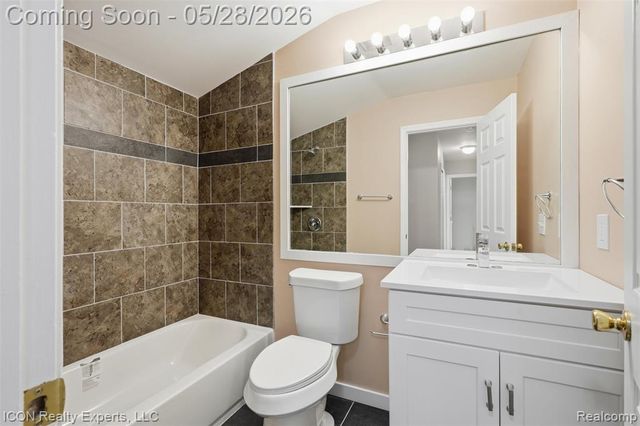1028 Knightsbridge Road, Canton, MI 48187