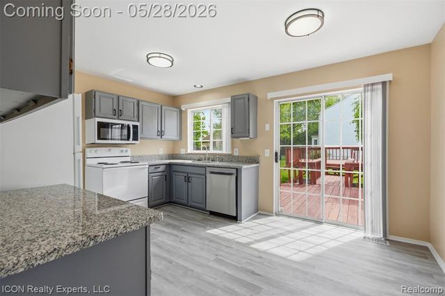 1028 Knightsbridge Road, Canton, MI 48187
