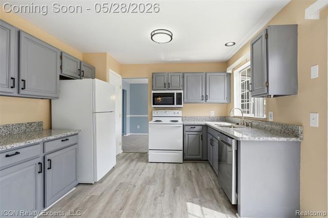 1028 Knightsbridge Road, Canton, MI 48187