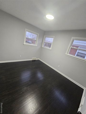 22120 Beverly Street, Oak Park, MI 48237