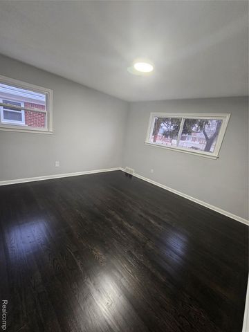 22120 Beverly Street, Oak Park, MI 48237