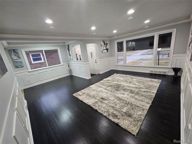 22120 Beverly Street, Oak Park, MI 48237