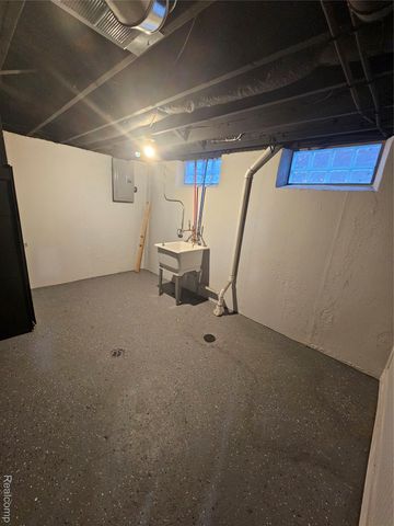 22120 Beverly Street, Oak Park, MI 48237